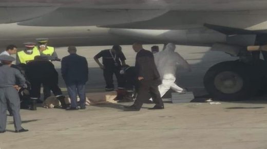 بطريقة مأساوية.. مصرع غيني بين عجلات طائرة مغربية