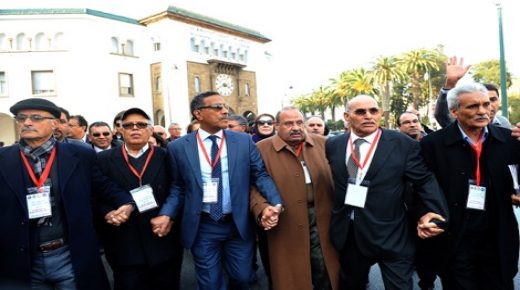 النقابات تعلن العصيان في وجه الحكومة وتتوعدها بمواجهة قوية لقانون الإضراب