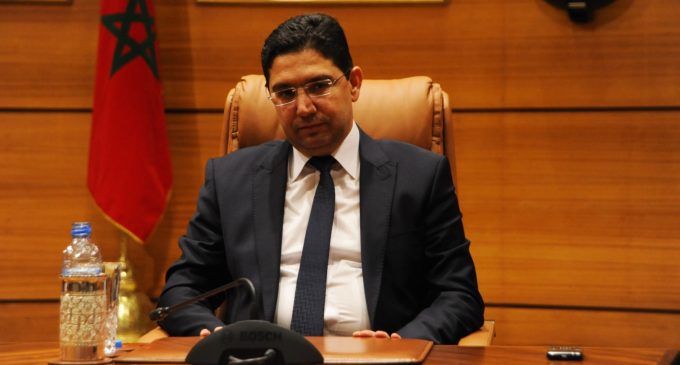 بوريطة يبتلع لسانه في قضية حساسة لها صلة بسيادة المملكة المغربية وتمس برمزية أعلى سلطة في البلد ولازال يعتبر نفسه مجرد موظف صغير وليس وزير خارجية بلد كبير وعريق اسمه المغرب