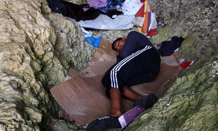 500 قاصر مغربي يعيشون في العراء في سبتة لرفضهم البقاء في مراكز الإيواء