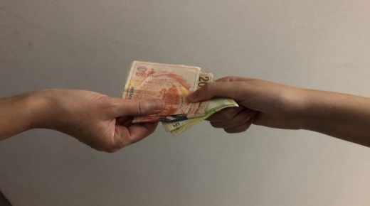 أرقام خيالية للرشاوي والفساد المالي في العالم