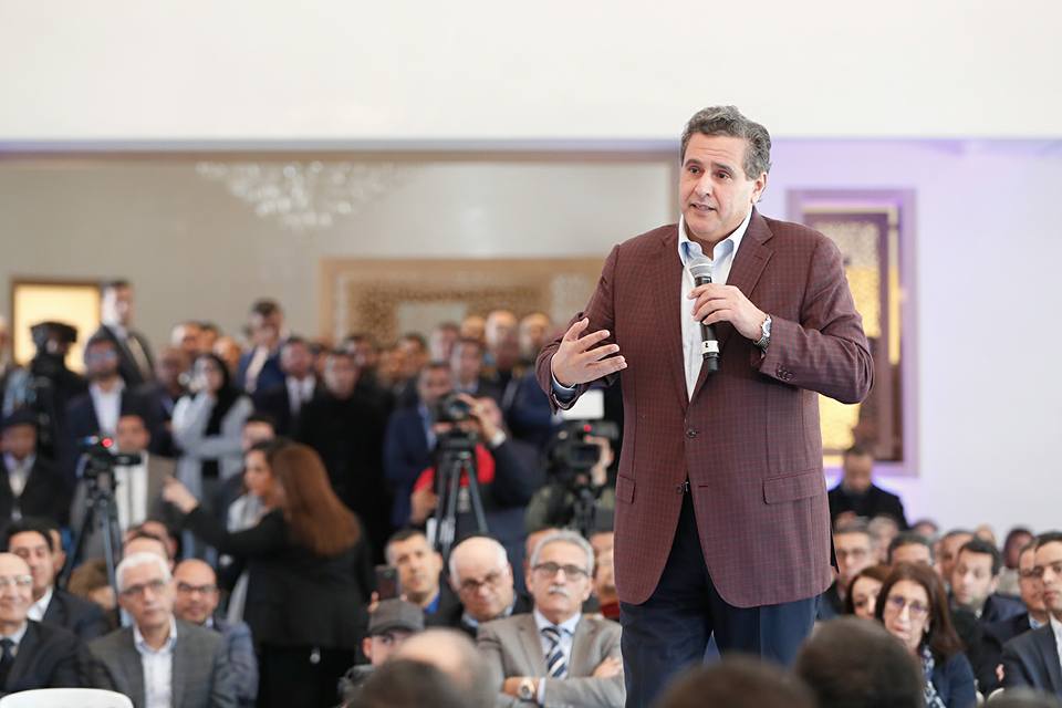 أخنوش في قفص الإتهام!.. تقرير رسمي خطير يكشف غياب مراقبة بقايا المبيدات في الفواكه والخضروات الموجهة للسوق المحلية على عكس المنتجات المعدة للتصدير