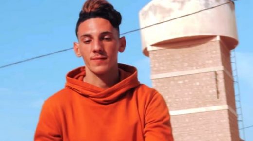 توبع بتهم استعمال عبارات تمس بمقدسات الوطن ومهاجمة مؤسسات الدولة.. محكمة العيون تخفف الحكم على “الرابور” حمزة