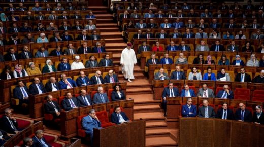 رئيس البرلمان يدافع عن شرعية تقاعد البرلمانيين ويعتبرُ دعوات إلغائها “حملة شعبوية وتخريبية للمؤسسات”