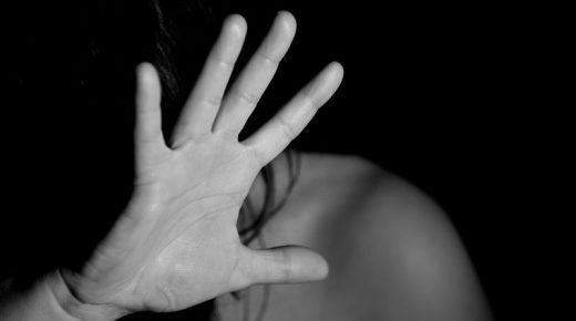 الإغتصاب جريمة شخص وتمتيع المغتصب بالسراح والسماح له بمغادرة البلاد جريمة دولة