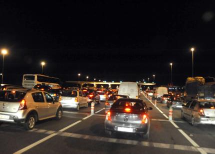 وزارة الداخلية تكشف حقيقة إغلاق مداخل ومخارج المدن وحالة الطوارئ بالمملكة وتعلن الحرب على مروجي الأخبار الزائفة