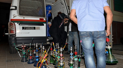 البوليس يعتقل شخصين بطنجة بعد فتحهما المقاهي في وجه الزبناء وتزويدهم بـ”الشيشة”