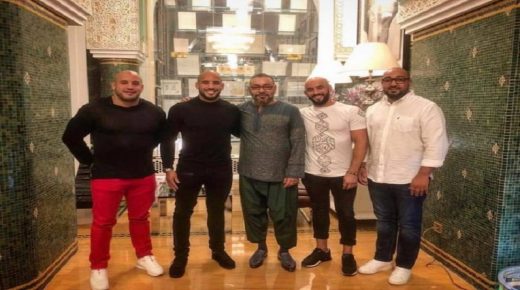منين سلاط علينا هاد البلاء ديال أبوزعيتر!.. تصاحب مع الملك وْولا داير الروينة فالدولة ونوض القيامة فالبلاد ودار الرعب فمسؤولين أمنيين كبار وخرجو كلاب بوليسية وفرق أمنية عالية المستوى باش يقلبو ليه على الكلب ديالُو ودارُو الرعب فالمواطنين فسلا وصيفطو شاب للكاشُو