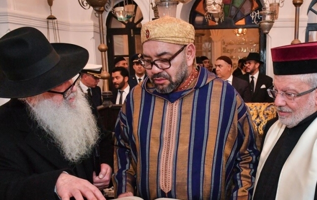 الحاخام الأكبر لليهود المغاربة: الملك محمد السادس “قديس” وعلى المغاربة التمسك به