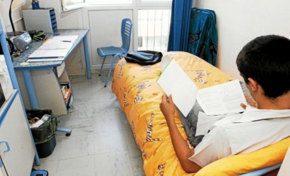 أزمة كورونا تفاقم معاناة الطلبة المغاربة في فرنسا