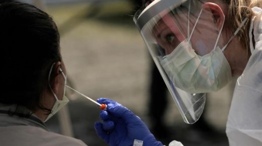 كورونا.. أميركا تحتفي بعقار جديد وتحذير من السيناريو الأسوأ ودول آسيوية تخفف قيودها