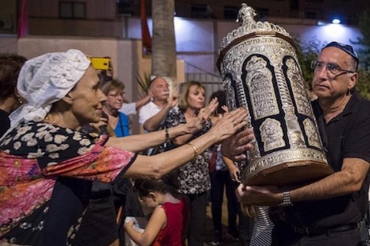 مغاربة يكشفون تفاصيل “إختراقات خطيرة” تكرّس التطبيع الثقافي والفني مع العدو الإسرائيلي