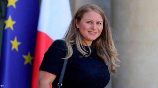 هكذا أفلحت المغربية الأصل نادية حي من دخول حكومة فرنسا الجديدة