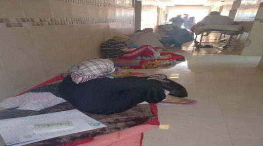 إنهيار المنظومة الصحية بمراكش!.. الوضع الوبائي في تدهور مستمر ومرضى يفترشون الأرض ويئنون تحت وطأة الإهمال