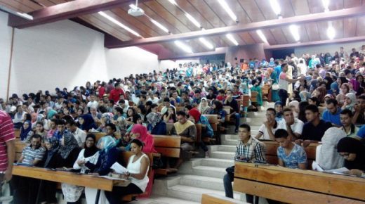 أمزازي يخير الطلبة بين الدراسة عن بعد أو التعليم الحضوري في مجموعات صغيرة