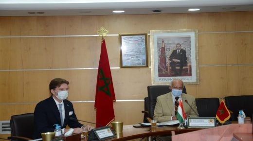 أوعويشة يؤشر على 150 منحة جامعية للدراسة بهنغاريا وشراكة للبحث العلمي بقيمة 20 مليون درهم