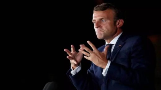ماكرون يفرض شروطه على مسلمي فرنسا ويطالبهم بوضع ميثاق جديد وتشكيل مجلس وطني للأئمة