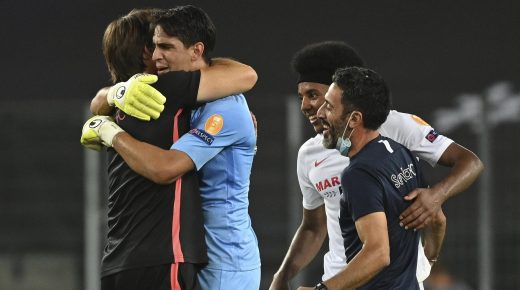 ياسين بونو يحطم رقما قياسيا جديدا مع إشبيلية