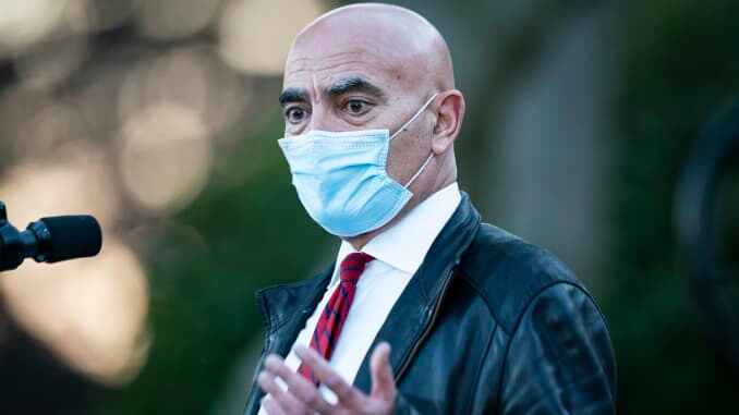 بسبب شكاوي ضده حول التحرش الجنسي.. التفاصيل الكاملة لسُقوط السلاوي من إمبراطورية اللقاح!