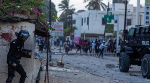 تطورات الأوضاع الأمنية في السينغال!.. مسؤول دبلوماسي بسفارة المغرب بدكار يكشف طبيعة الوضع الأمني ويدعو الجالية المغربية إلى الهدوء