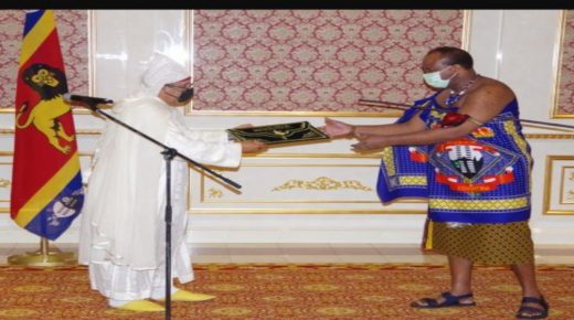 يوسف العمراني يقدم أوراق اعتماده إلى ملك إسواتيني