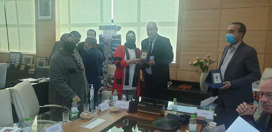 في خرق سافر للقانون.. برلمانيون أعضاء مهمة إستطلاعية يتلقون هدايا ودروعا تذكارية من مدير مكتب التكوين المهني بوجدة ورئيس البرلمان يتجهُ لإلغاء نتائجها!