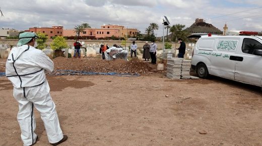 كوفيد-19: وزارة الداخلية تؤكد التقيد بإجراءات الجنائز ومراسم الدفن ومنع إقامة مراسم التأبين