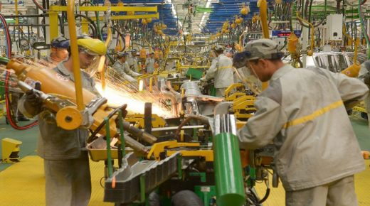 ارتفاع الأسعار في قطاعات “الصناعات الغذائية” و”التعدين” و”الصناعة الكيماوية”