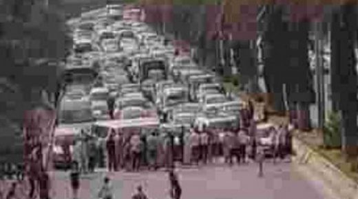 بسبب انقطاع المياه.. جزائريون يغلقون طريق المطار أمام حركة المرور