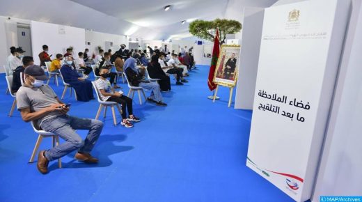 الحكومة تسجل بارتياح الإقبال الكبير على مراكز التلقيح بعد اعتماد المقاربة الاحترازية الجديدة القائمة على جواز التلقيح