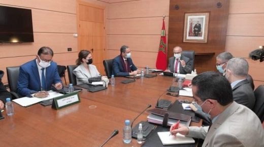 اتفاق مبدئي بين وزارة بنموسى والنقابات التعليمية لإدماج المتعاقدين