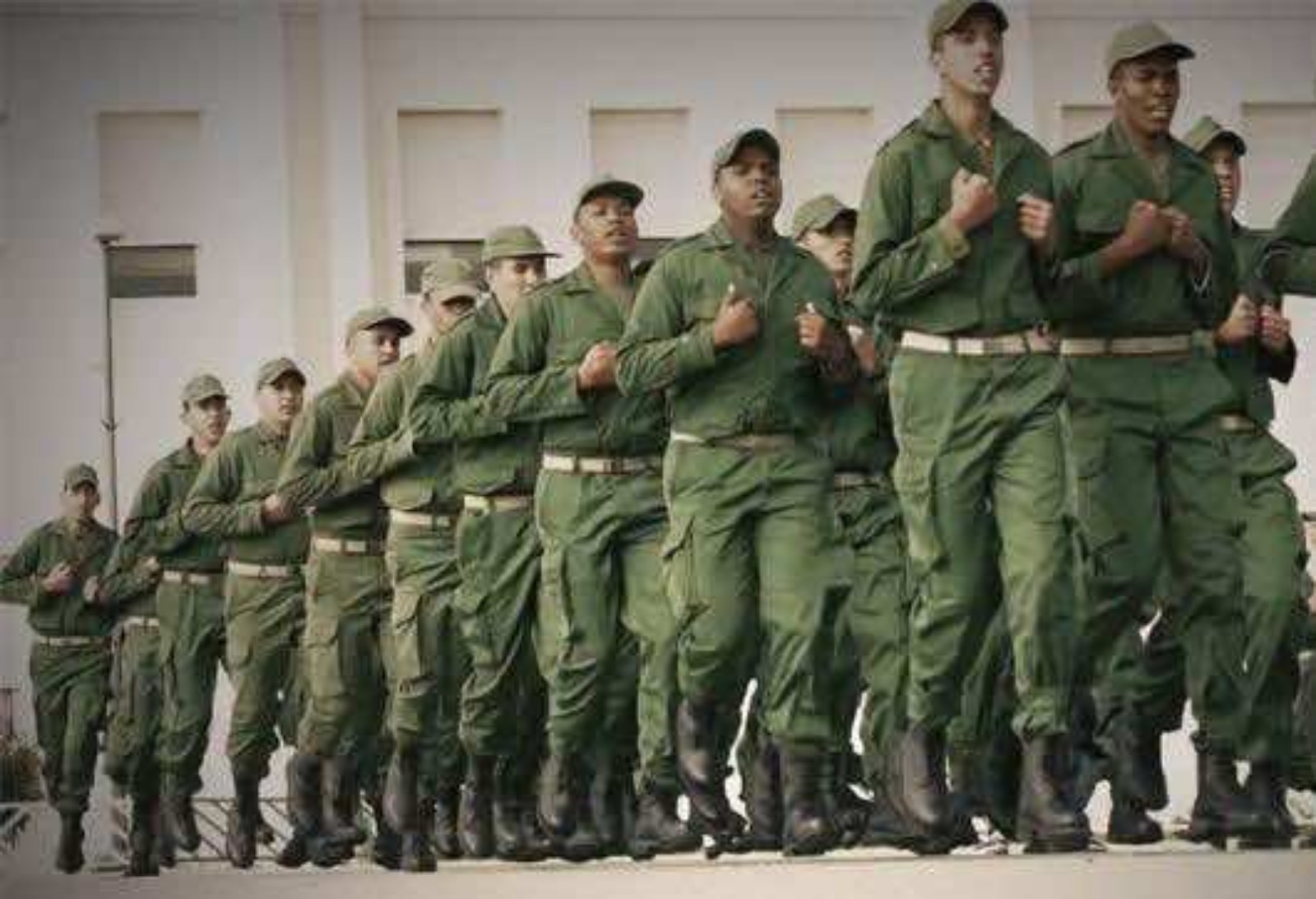 الخدمة العسكرية 2022… انطلاق عملية إدماج المدعوين بقاعدة مدارس القوات الملكية الجوية بمراكش