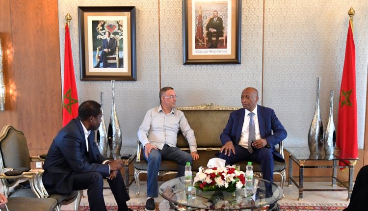 رئيس الإتحاد الافريقي لكرة القدم يحل بالمغرب لحضور نهائيات كأس أفريقيا للسيدات