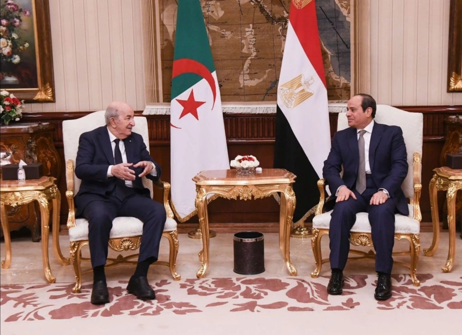 السيسي يقطر الشمع على الجزائر قبل القمة العربية ويدعو للحفاظ على وحدة أراضي الدول ووقف التعامل مع الميليشيات