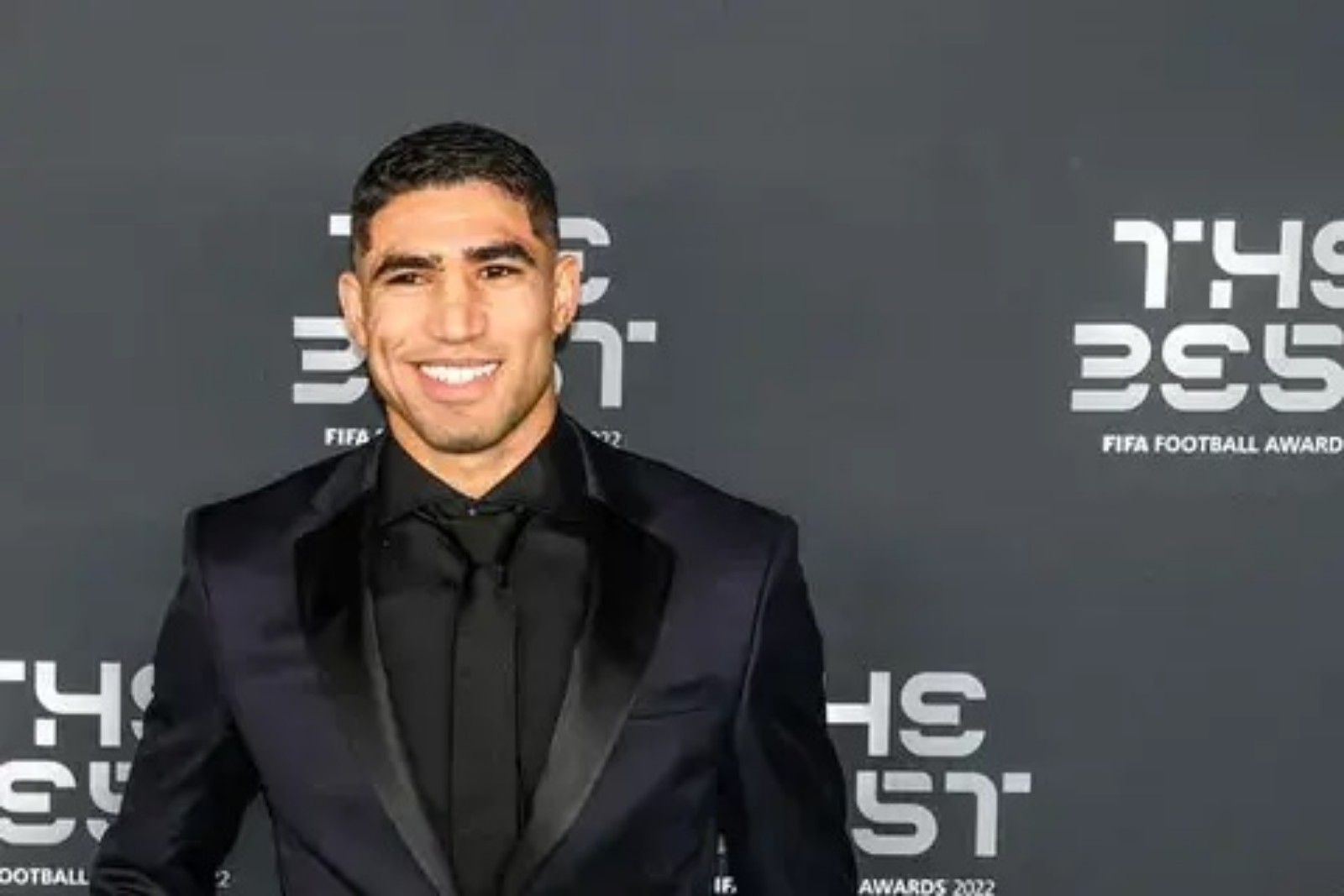 جائزة الفيفا “دا بست”.. إختيار أشرف حكيمي ضمن التشكيلة المثالية لسنة 2022