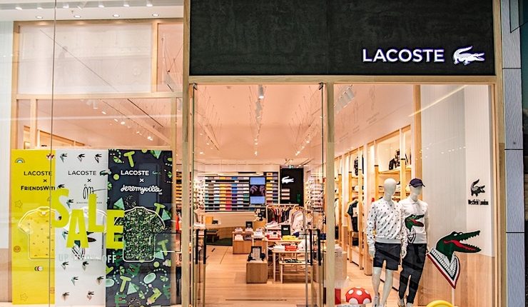 لاكوست الفرنسية تعتذر للمغاربة و تسحب أقمصة الخريطة المبتورة