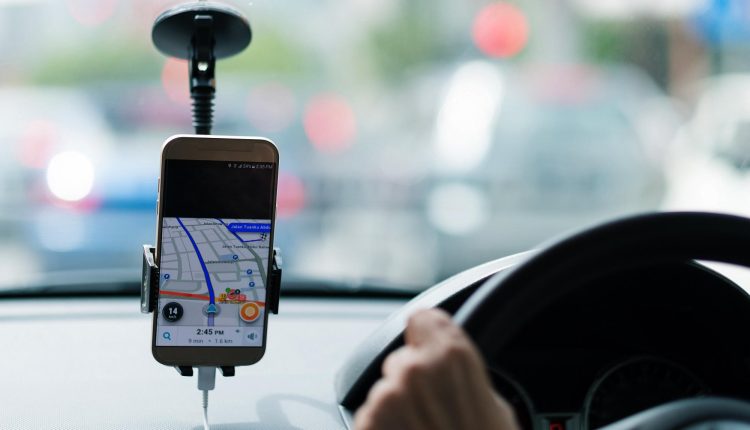 أزمة “الگريمة” تنفجر.. قطاع الطاكسيات يقترب من الانهيار والتطبيقات تكتسح السوق