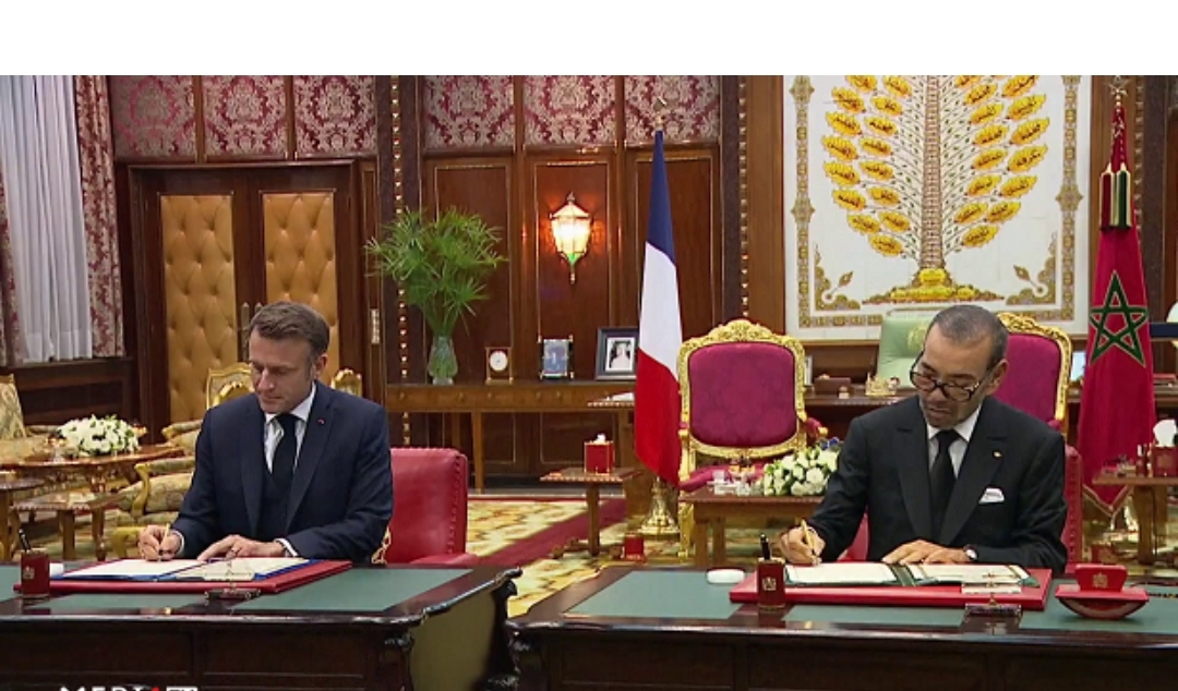 أجرى صاحب الجلالة الملك محمد السادس، نصره الله، يوم الاثنين بالقصر الملكي بالرباط، مباحثات مع رئيس الجمهورية الفرنسية فخامة السيد إيمانويل ماكرون