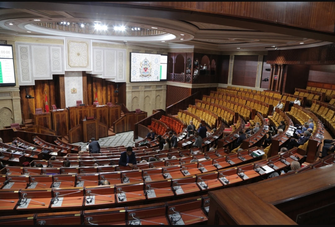 رئيس مجلس النواب ينتقد غياب البرلمانيين ويتوعد بإجراءات صارمة