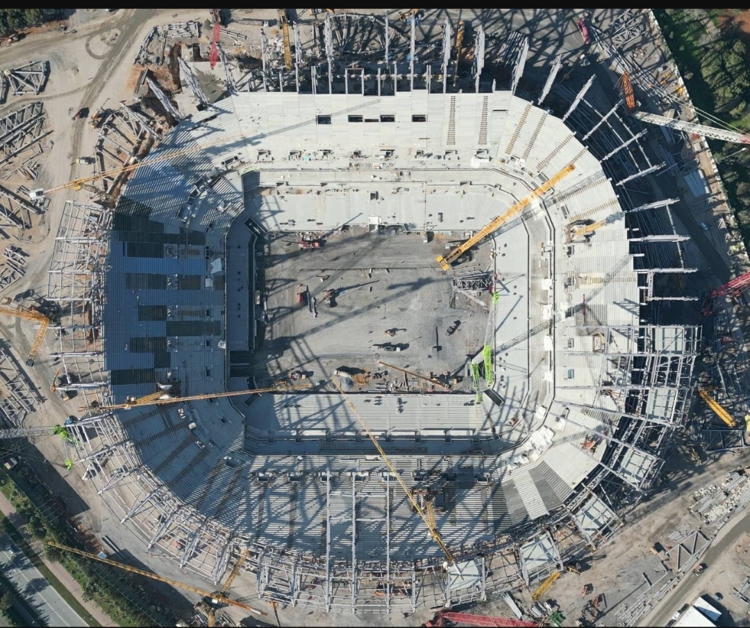 إدانة صاحب قناة يوتيوب بسبب تصوير ملعب الرباط و أشهر قنوات “مشاريع المونديال” تتوقف عن استعمال الدرون