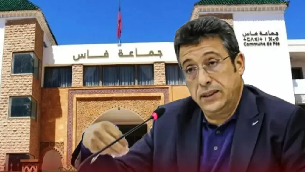 العدالة والتنمية يقصف عمدة فاس: فشل في النقل والنظافة وزيادة في معاناة المواطنين!