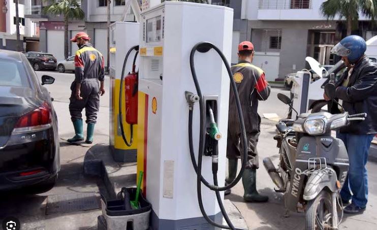 أسعار المحروقات تُنهك المغاربة.. والأرباح الفاحشة تتضاعف!