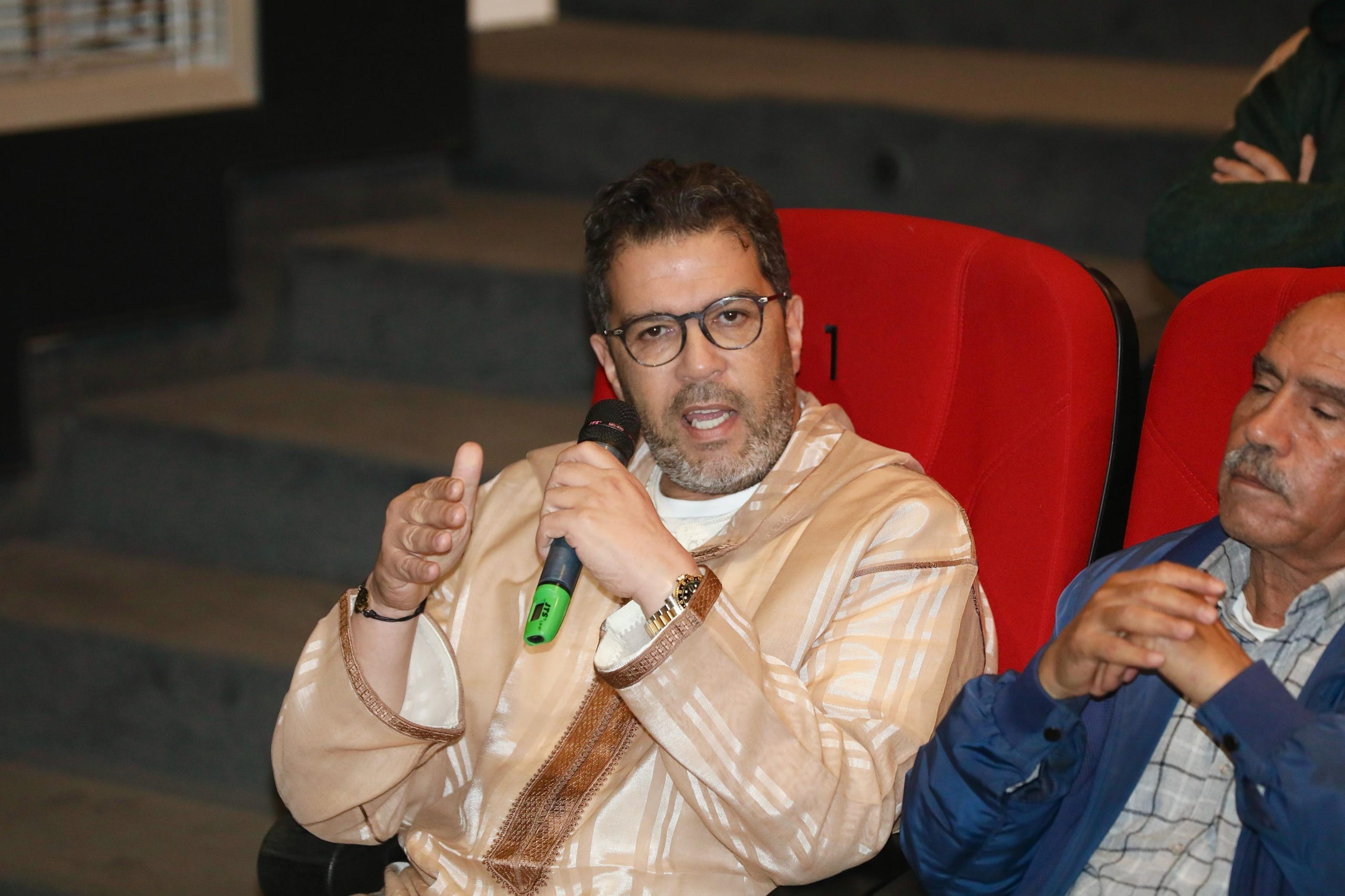 رئيس جهة سوس يدافع عن أخنوش: هل رئيس الحكومة يسخّن البحر ليرتفع ثمن السمك؟