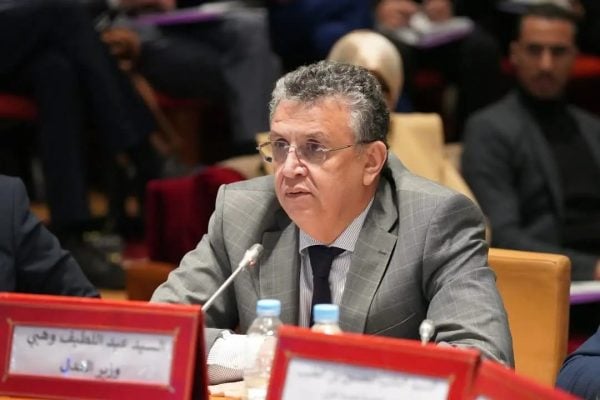 وزير العدل في فوهة انتقادات بسبب وجبة الموقوفين