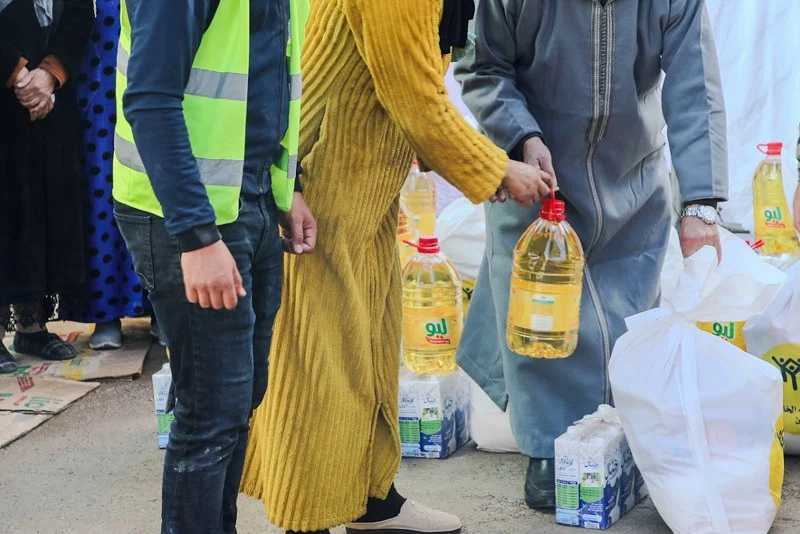 “قفف انتخابية”… الإحسان الموسمي يتحوّل إلى سباق محموم نحو صناديق الاقتراع