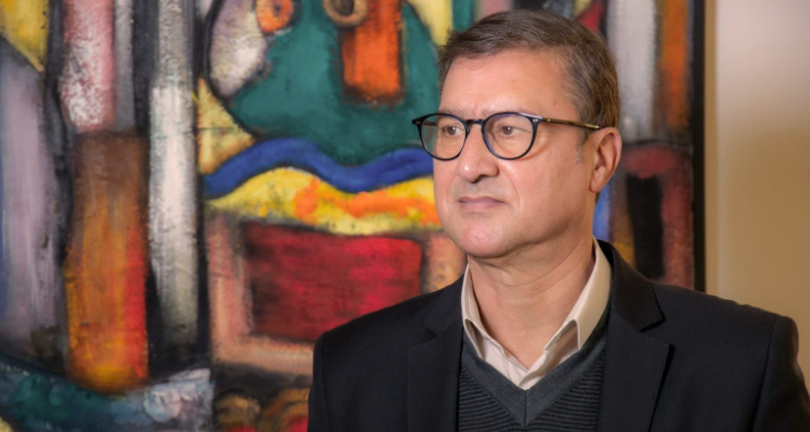 يونس مجاهد يكتب: الإعلام والتواصل في يد البروليتاريا الرثة