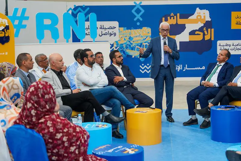 من الداخلة.. “نقاش الأحرار” يتحول إلى حملة دفاعية عن أخنوش بدل تقديم حصيلة نصف الولاية