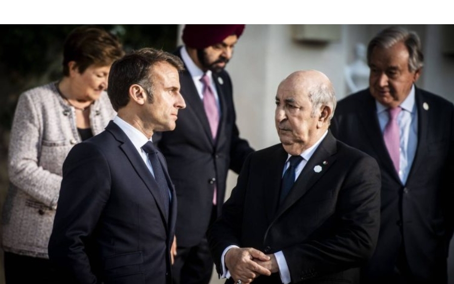 ماكرون يمرغ أنف الكبرانات في الرمال ويجبرها على قبول الإعتراف بمغربية الصحراء وإطلاق سراح الكاتب صنصال