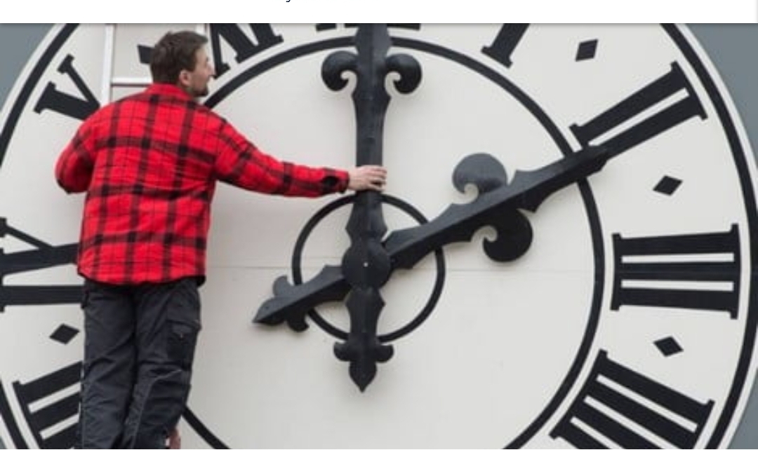 توقيت المملكة يعود غدا إلى GMT+1