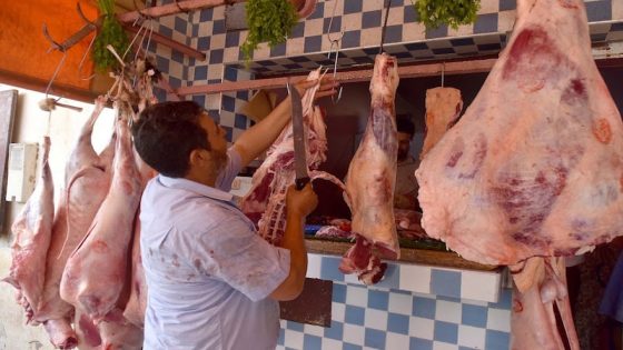 انفجار في الطلب على اللحوم يعيد الاستيراد من إسبانيا ويرفع الأسعار عشية عيد أضحى بلا أضاحي